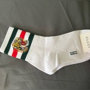 Authentic Gucci Tiger Embroidered Striped Socks (White)